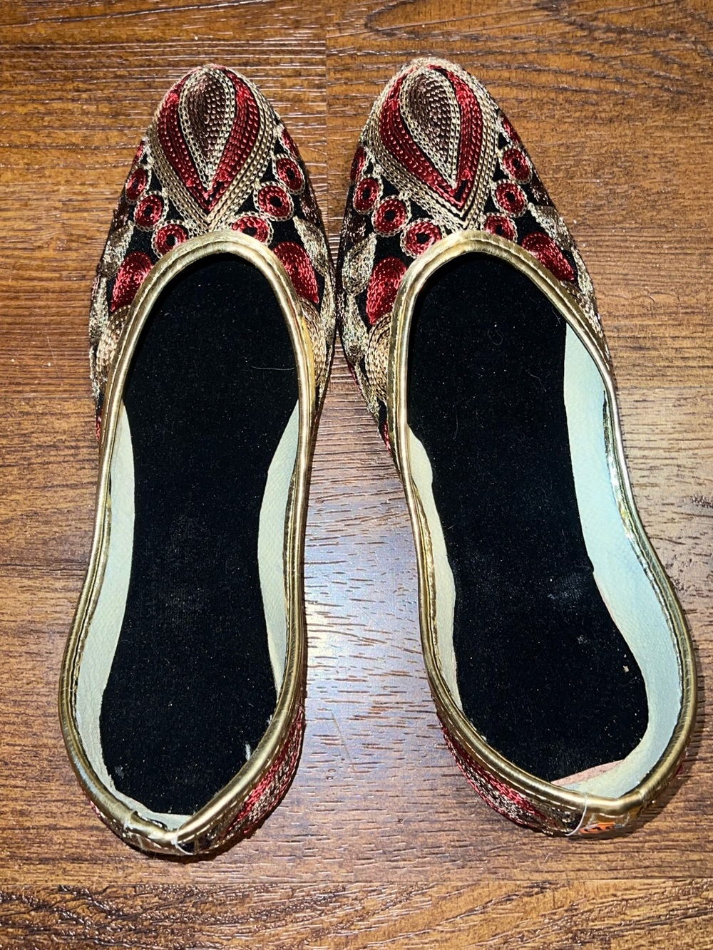 Traditional Indian Flats Punjabi Jutti Handmade Red Gold Embroidery Size 6/6.5 - Picture 2 of 10